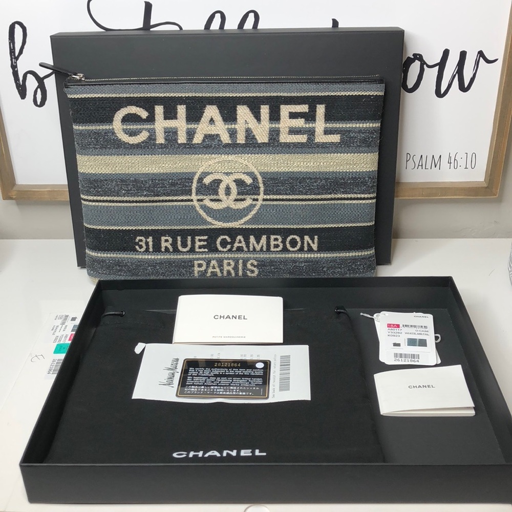 SOLD Authentic Chanel Deaiville O Case Clutch - Picture 2 of 8